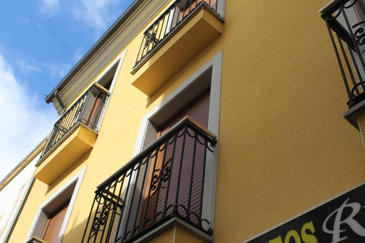 Pensión Albergue O Pedregal Lourenza Exterior foto